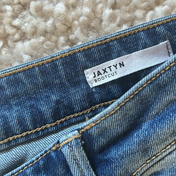 Dear John, super stretchy with a slight flare bootcut. Not a high rise waist - Picture 4 of 8